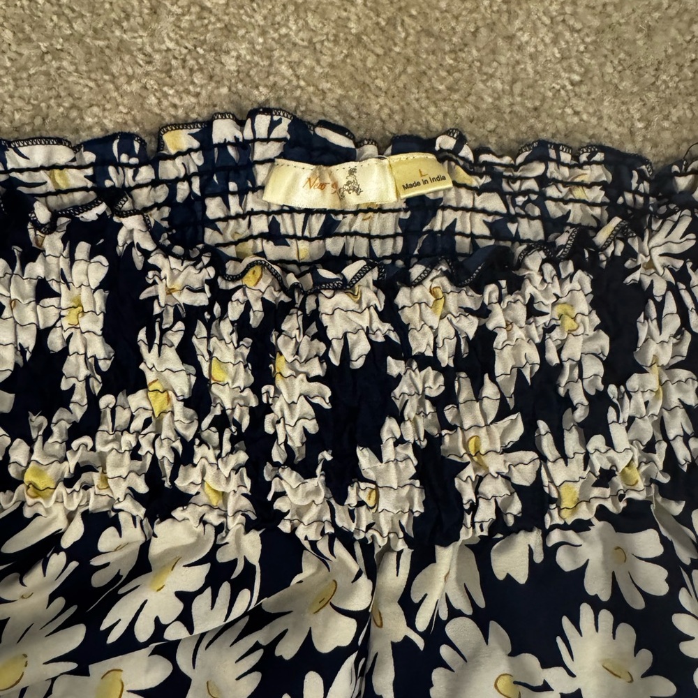 Navy and White wide legged pants with elastic waistband. size L - Picture 5 of 7
